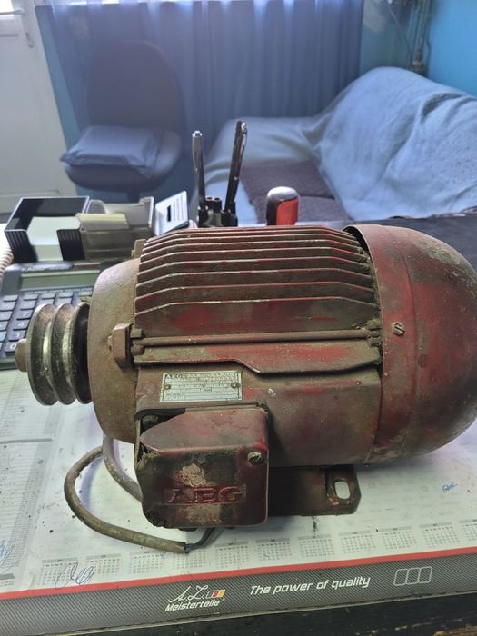 Vând  2 motoare electrice