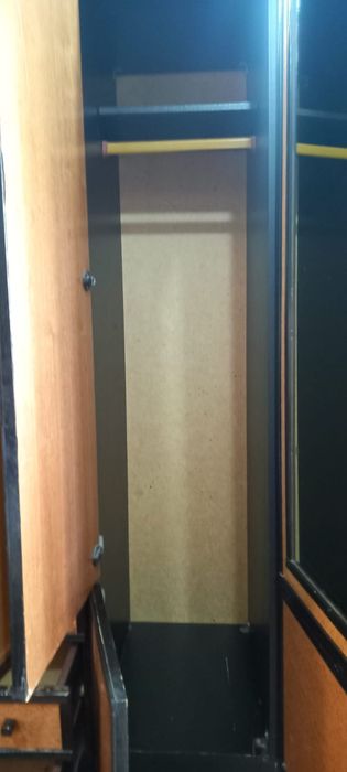 Продам большой шкаф с зеркалами