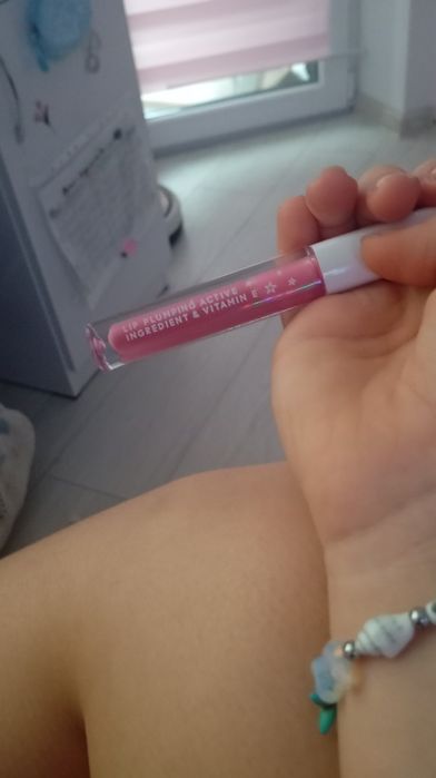 Червило Aura с оголемяващ и обемист ефект