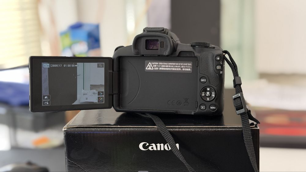 Фотоапарат ЕОS R50 + обектив