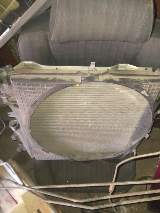 Продам радиатор мерседес м 103 оригинал автомат