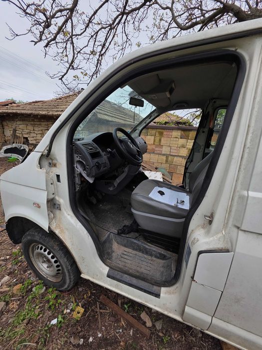 Продавам vw T5 на части