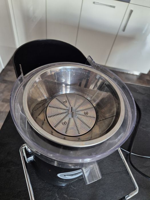 Самопочистваща сокоизтисквачка