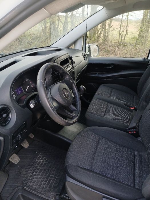 Vând Mercedes vito