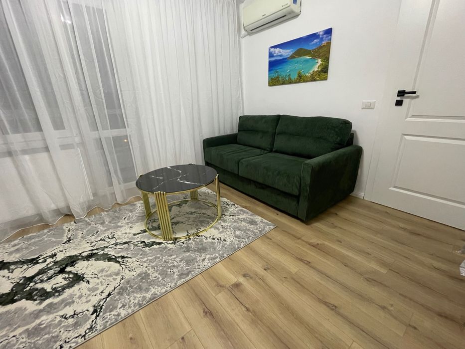 Închiriez apartament cu două camere în centru lângă teatrul Național