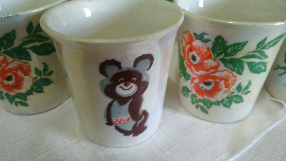 Стопки фарфор 7  штук . Либо стаканчики .