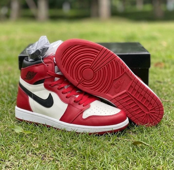 Adidasi Jordan 1 High Chicago Red
