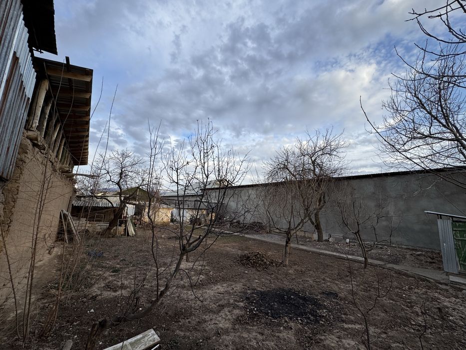 Ер сотилади Бустонлик Газалкентда центр 7 сотих