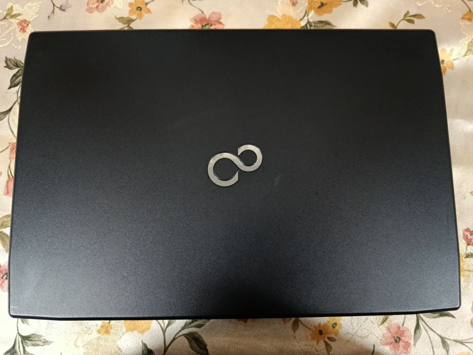 Noutbuk ideal holatda