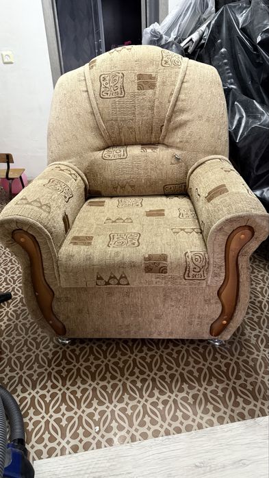 СРОЧНО продам диван и два кресла