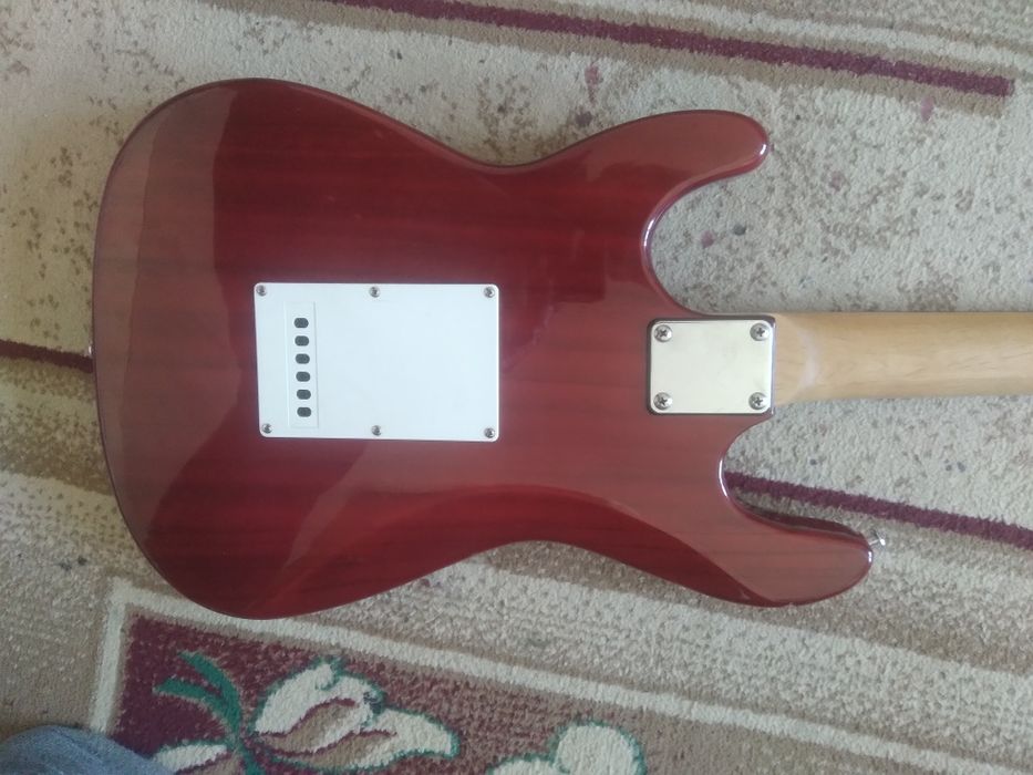 Продам электрогитару Fender стратокастер