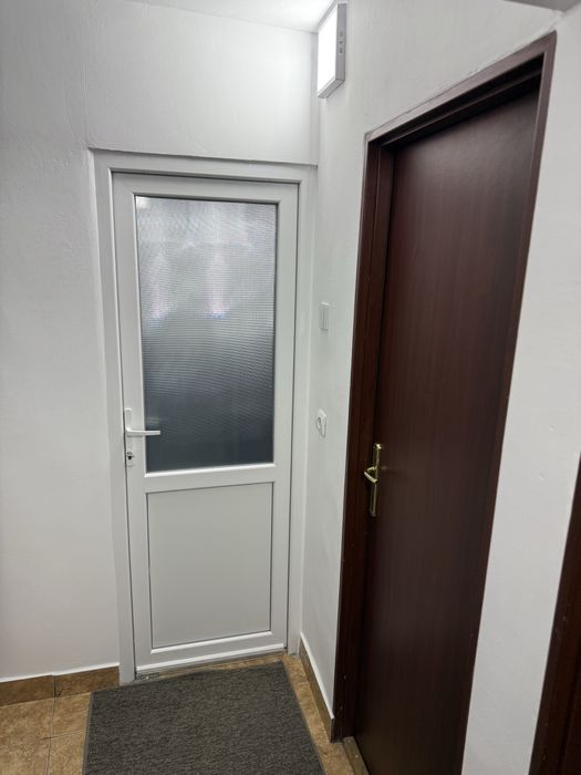 Inchiriez apartament cu o camera 42 mp.