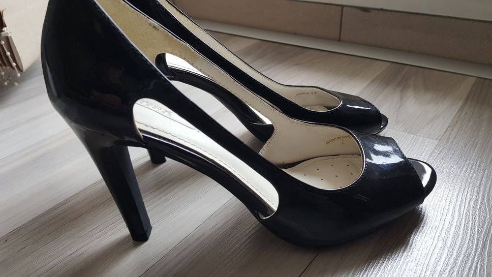 Дамски отворени обувки Geox р-р 37