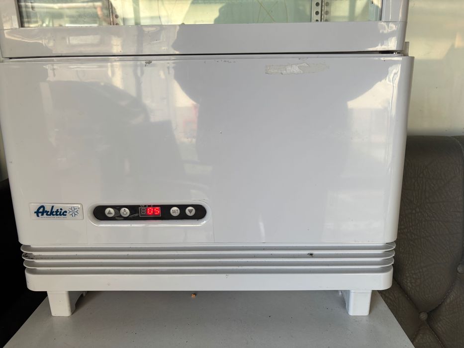 Vitrina Frigorifica ARKTIC by Hendi - Frigider Patiserie Prajituri 78L