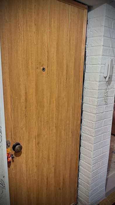Продам входную дверь