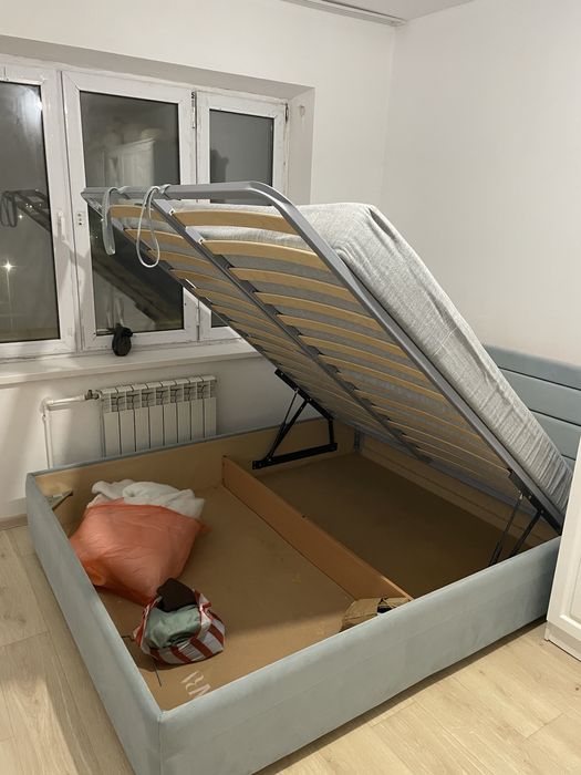 Спальный кроват