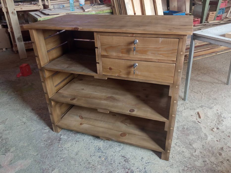 Търговска щанд-маса