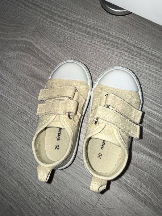 Tenisi bej , marime 20