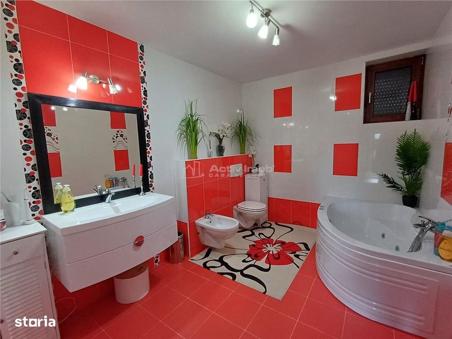 Casa  de lux  de vanzare in Sura Mare