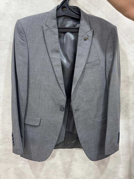 Продам мужской костюм