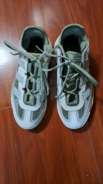 Фирменные кроссовки