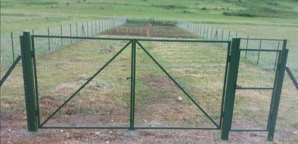 Meseriasi in constructii garduri de peste 10 ani, construim începând de la garduri din sipca metalica, panouri stil jaluzele, tabla cutata, plasă bord