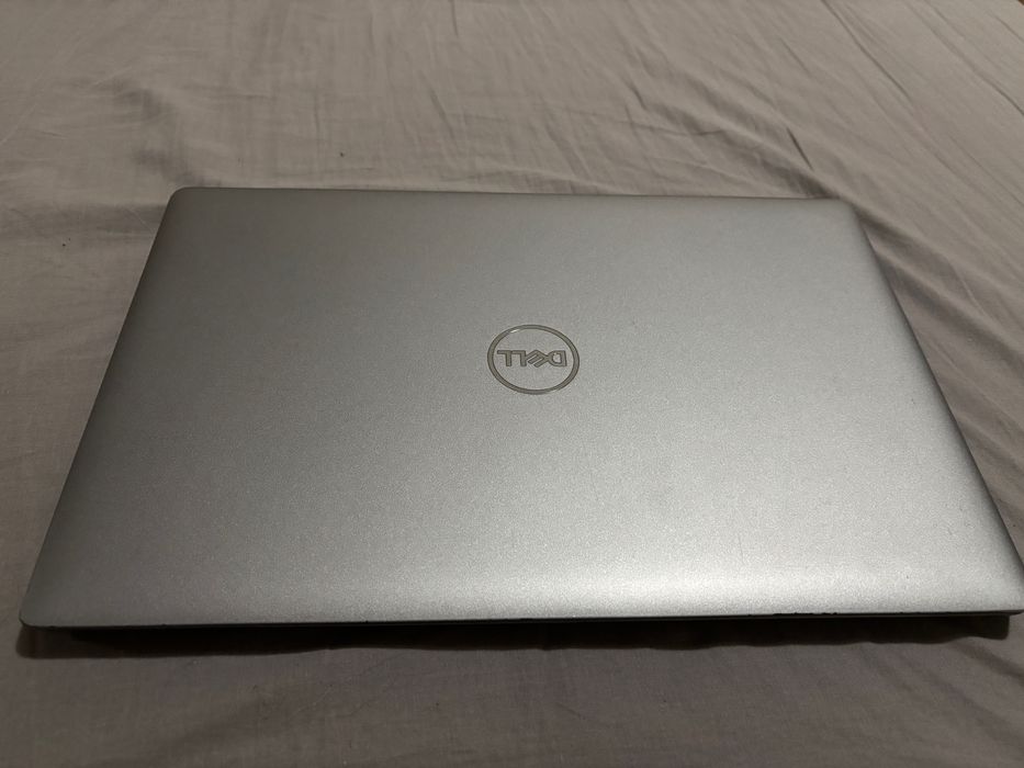 Продавам лаптоп Dell Latitude 5530