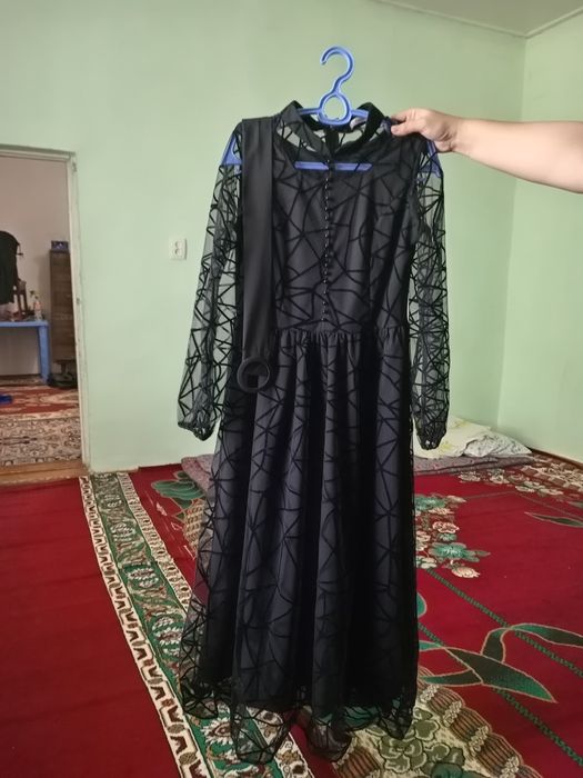 Черное платье с ремнем