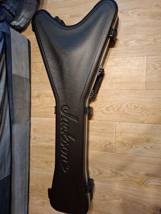 Електрическа китара Jackson JS32 King V с Floyd Rose с куфар