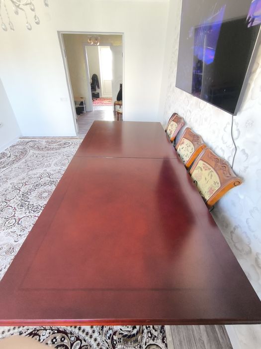 Стол со стульями