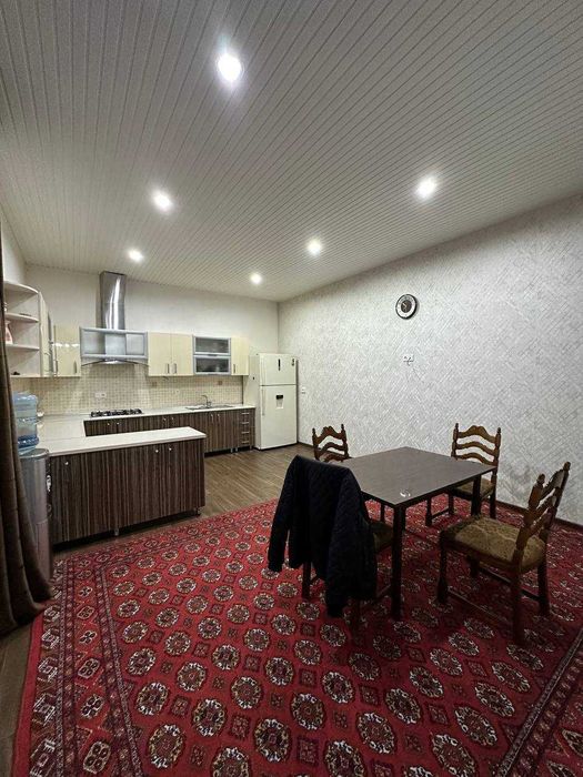 -Район: Мирзо-Улугбекский -Улица: Амир Темур  6.1 сотки 348  кв.м.