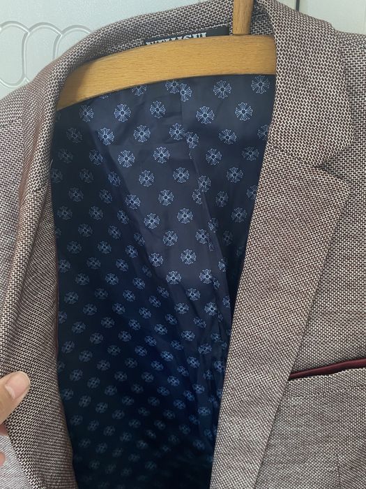 Пиджак красивый ,импортный.