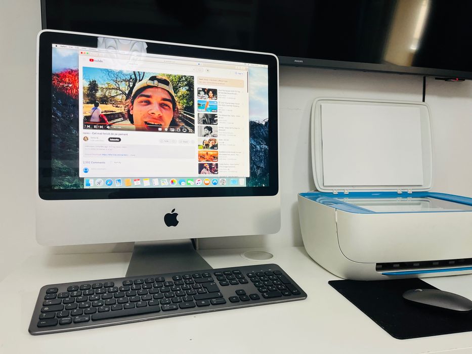 iMac și imprimantă scaner