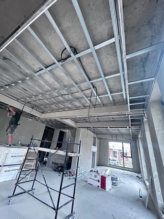 Echipa construcții interioare