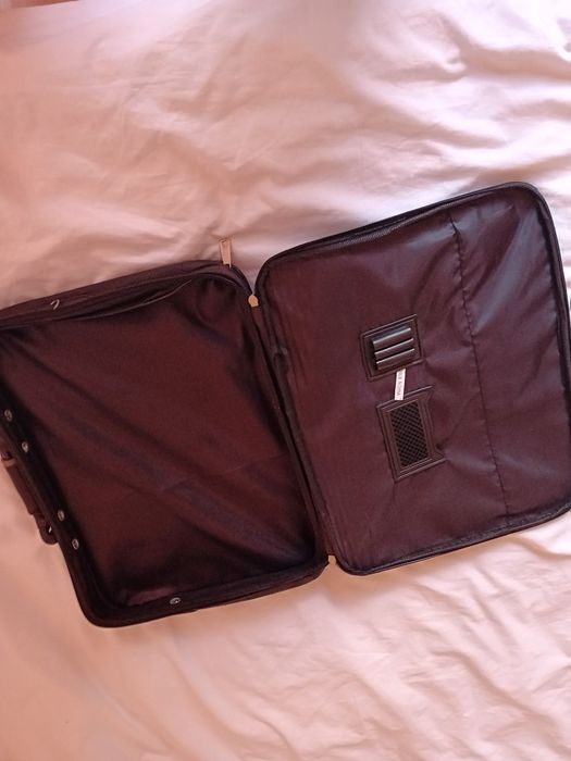 Кожена чанта за лаптоп