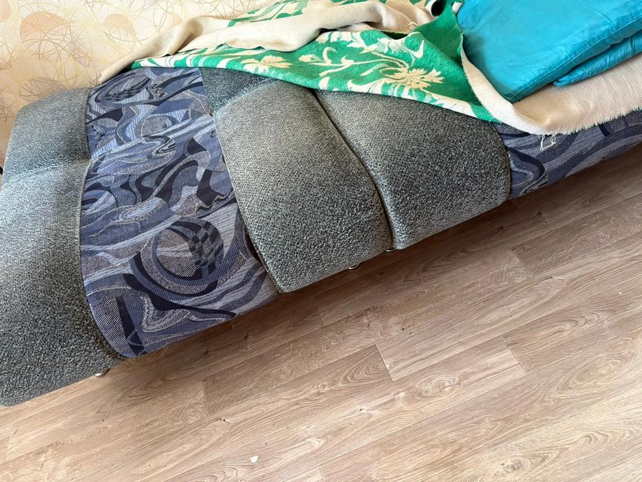 Диван кресло стулья дверь унитаз