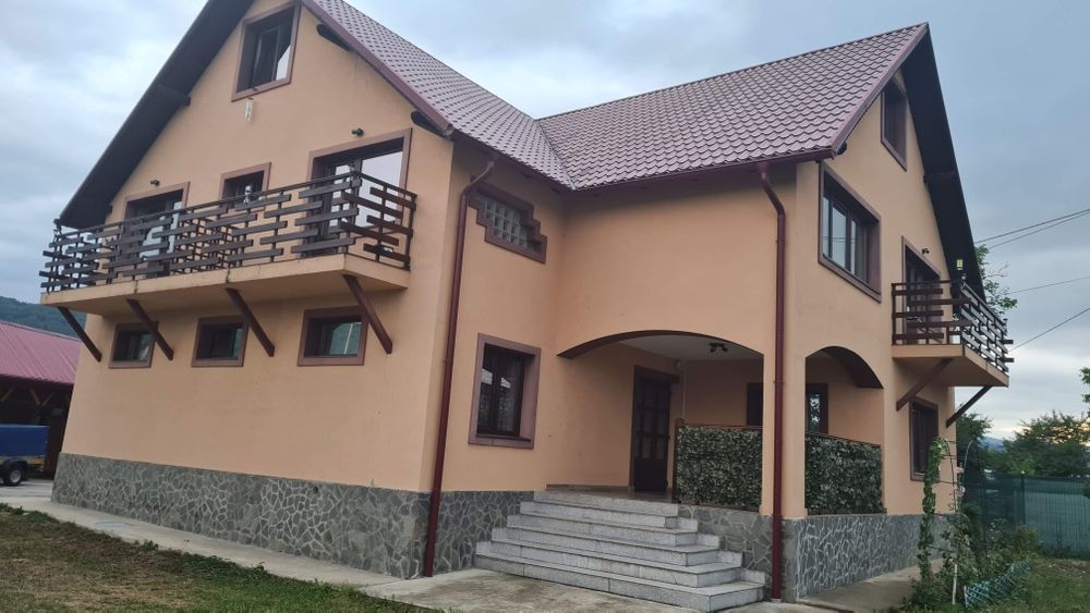 Vând casa noua cu etaj
