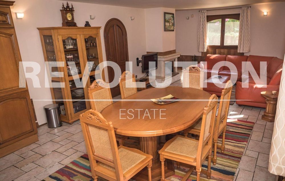 Дава се под наем Къща в с. Приселци, Област Варна - 300 кв.м за 2000 € - Снимка #3