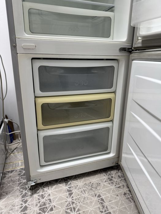 LG, холодильник серый