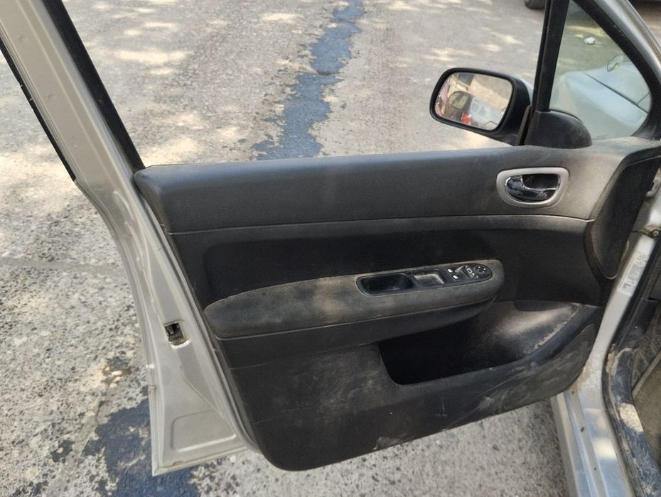 Dezmembrari  Peugeot 307  2000  > 0000 1.6 HDi 110 Motorina