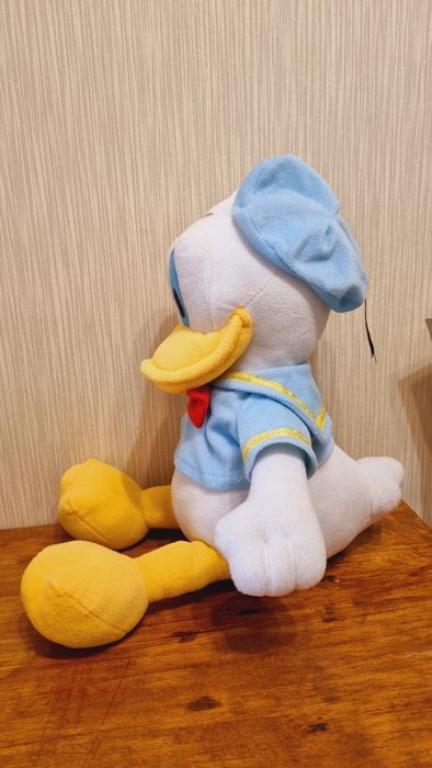Продам игрушку "Дональд Дак"