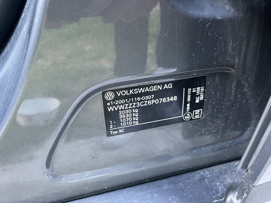 VOLKSWAGEN Passat
