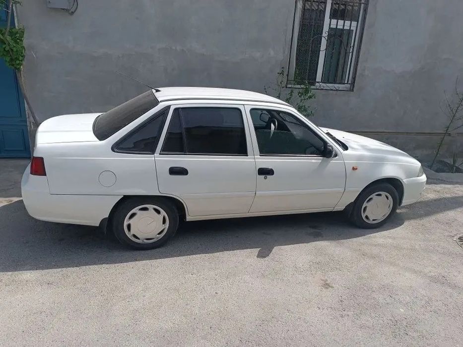 Nexia 2 1.6 сотилади
