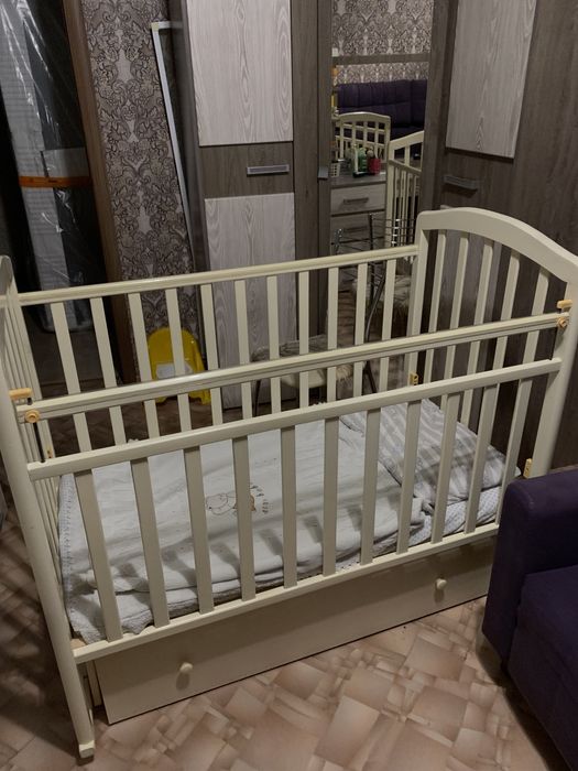 Детская кроватка с матрасом