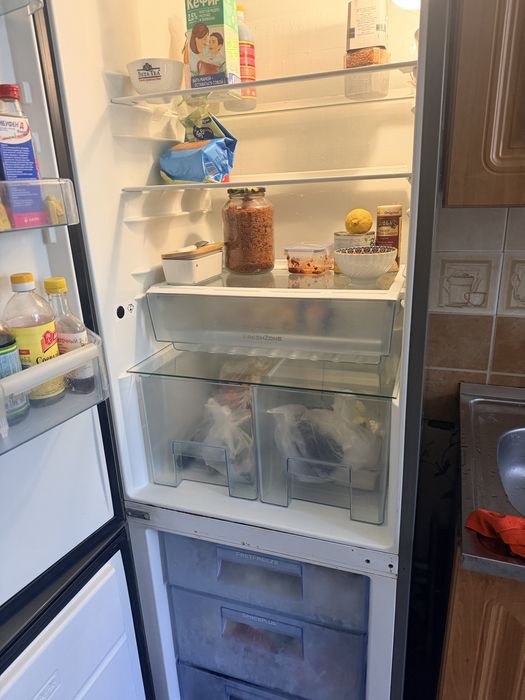 Продам холодильник . Состояние хорошее .