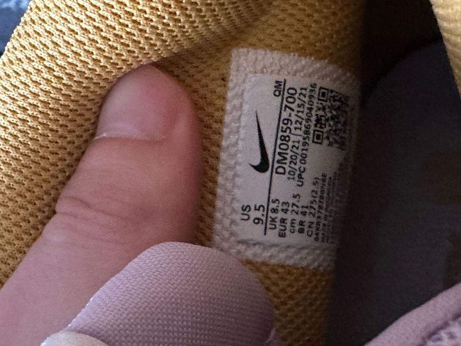 Продам кроссовки Nike