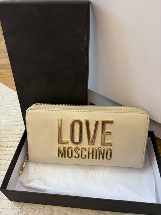 Протмоне Love Moschino