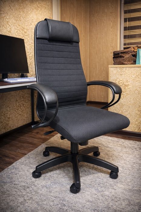 Офисное кресло стальной каркас