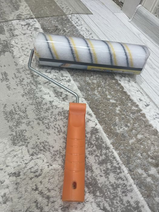 Малярный валик новый