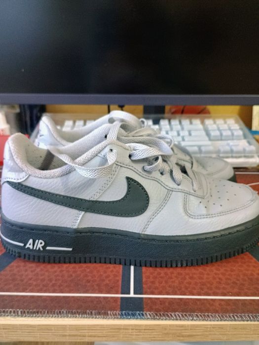 Adidași Nike mărimea 35,5 ( 22,5 cm)